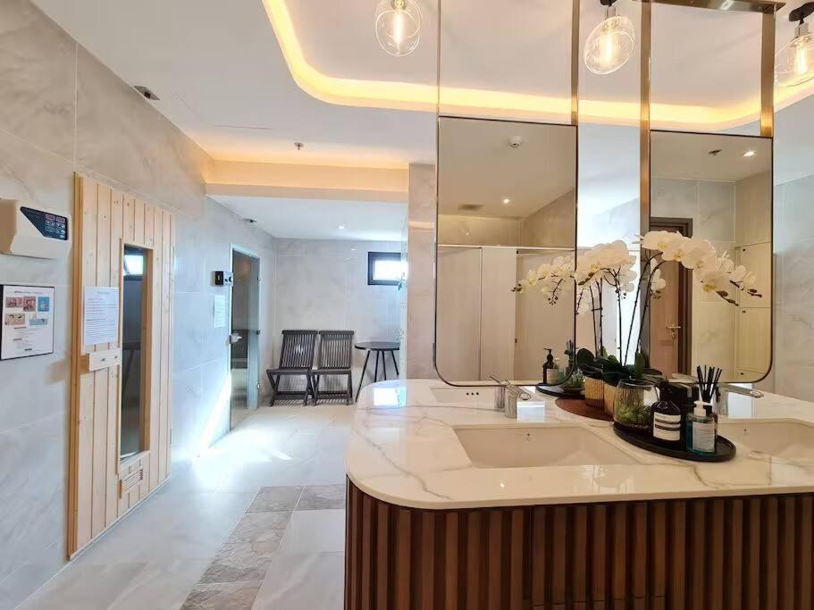 Astra Sky River High Floor,3 Bedrooms 97㎡ 山景房带浴缸 Чиангмай Экстерьер фото